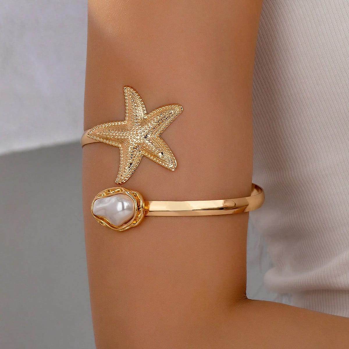 Ocean-Style Flower And Starfish Bracelet For A Beachy Vibe