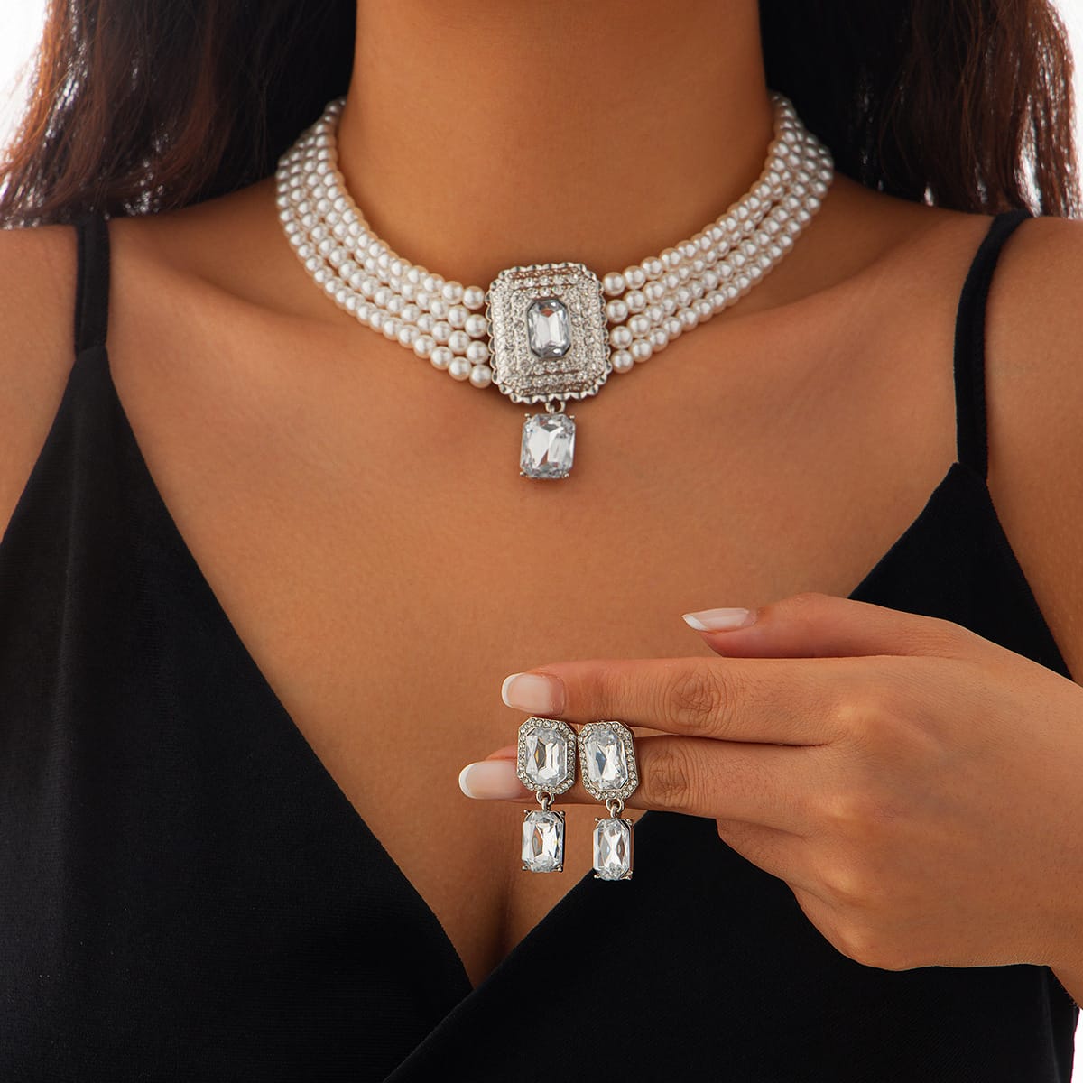944b2a0e-786a-4b4e-b492-17eb3265fb38.jpg Fashion Sense Pearl Necklace Suit Geometric