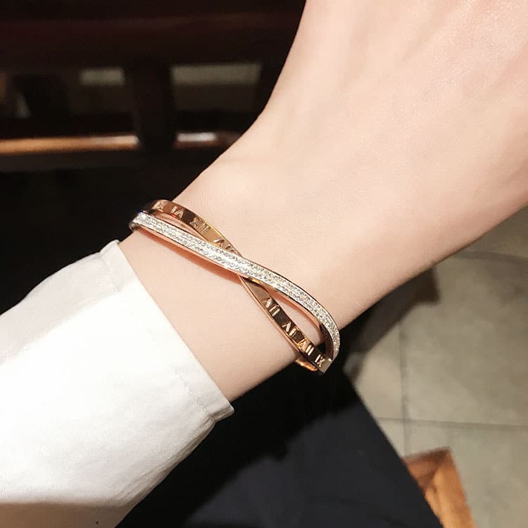 1e3da415-4028-4274-a4f5-530a1f8a87e5.jpg Cross Bracelet Titanium Steel 18k Gold Plated Bracelet - Image 3
