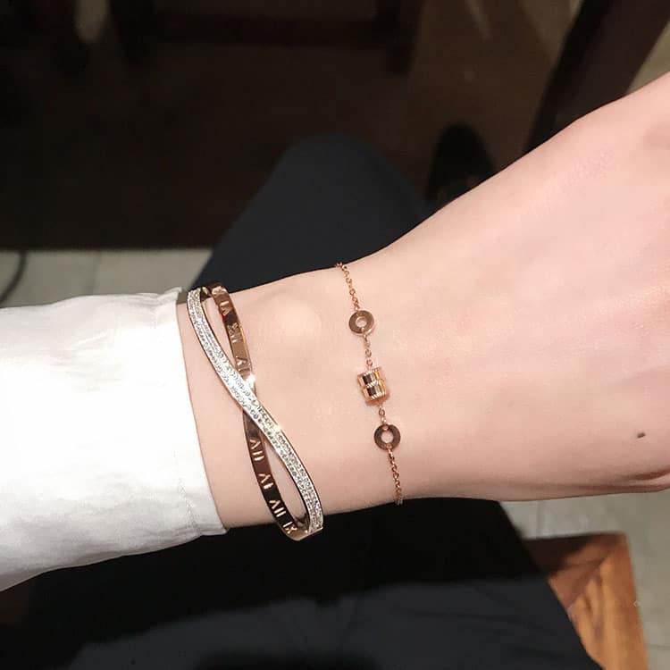 d839ab9f-109f-4750-a39f-8791d69846be.jpg Cross Bracelet Titanium Steel 18k Gold Plated Bracelet - Image 2