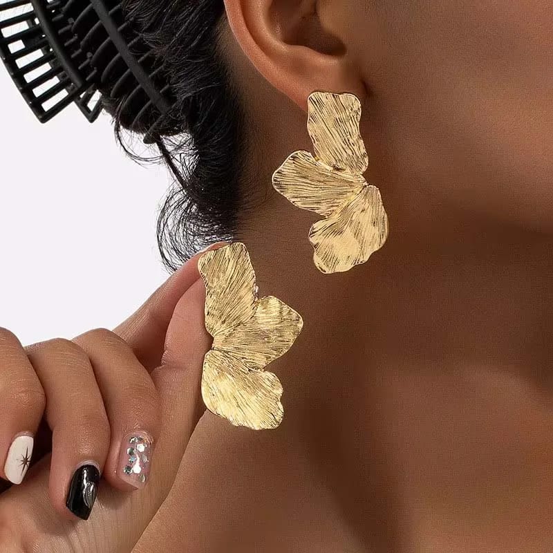 Vintage Metal Flower Post Stud Earrings.