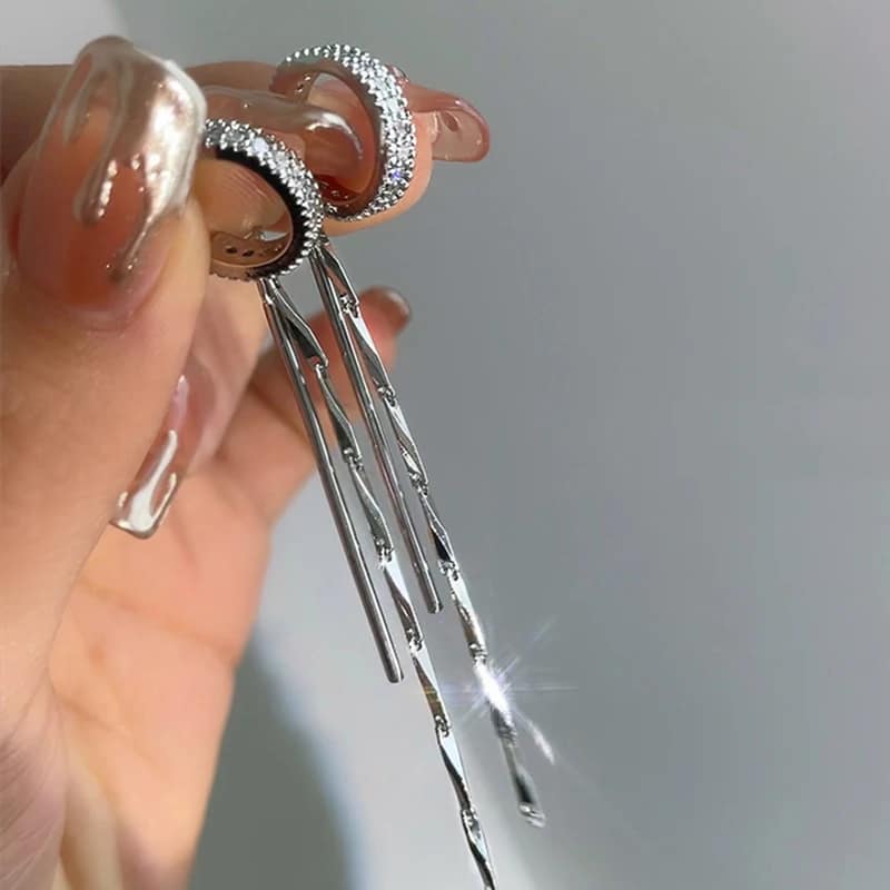 kf-S81913af2e3f0452fa75401b44d38bdfek Silver Color Crystal Tassel Non-Piercing Cuff Ear Clip Earring. - Image 3