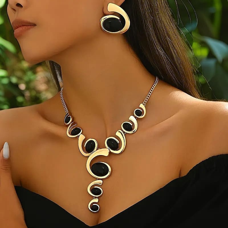 60b4e4bc-cb93-4dc5-a1c6-c961b872b51a.jpg Snail Shape Exaggerated Trend Earrings Personality Design Suit